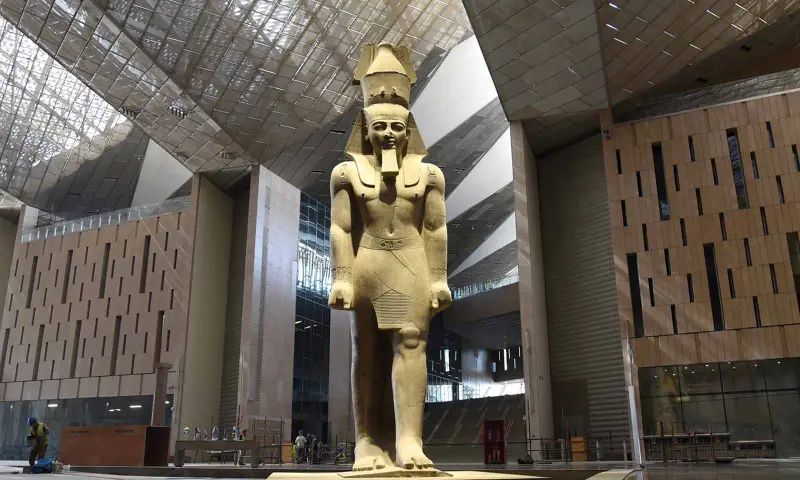 Cairo Day Trip by Bus – Pyramids, Sphinx & Museum